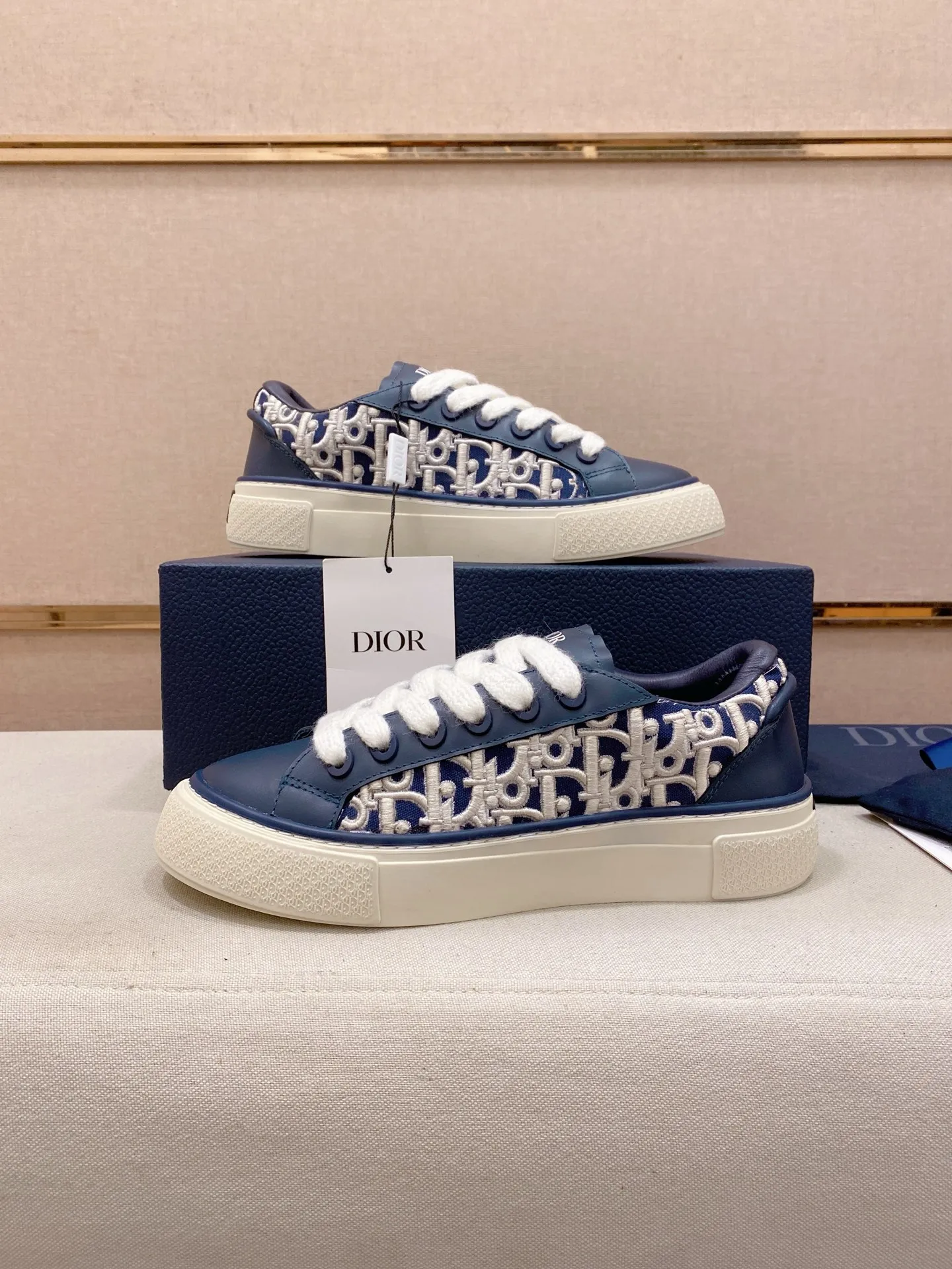 Factory price: 300 Men's shoes 💰[Dior·Dior] Top 🔍Couple style 💏🔍New casual sports style couple shoes, new four-season design, perfect workmanship, lace-up lazy style to create cabinet quality, upper: imported first-layer cowhide, sheepskin lining is soft and comfortable, ultra-light TPU wear-resistant outsole, simple, versatile fashion men's shoes, excellent color code number 35--44